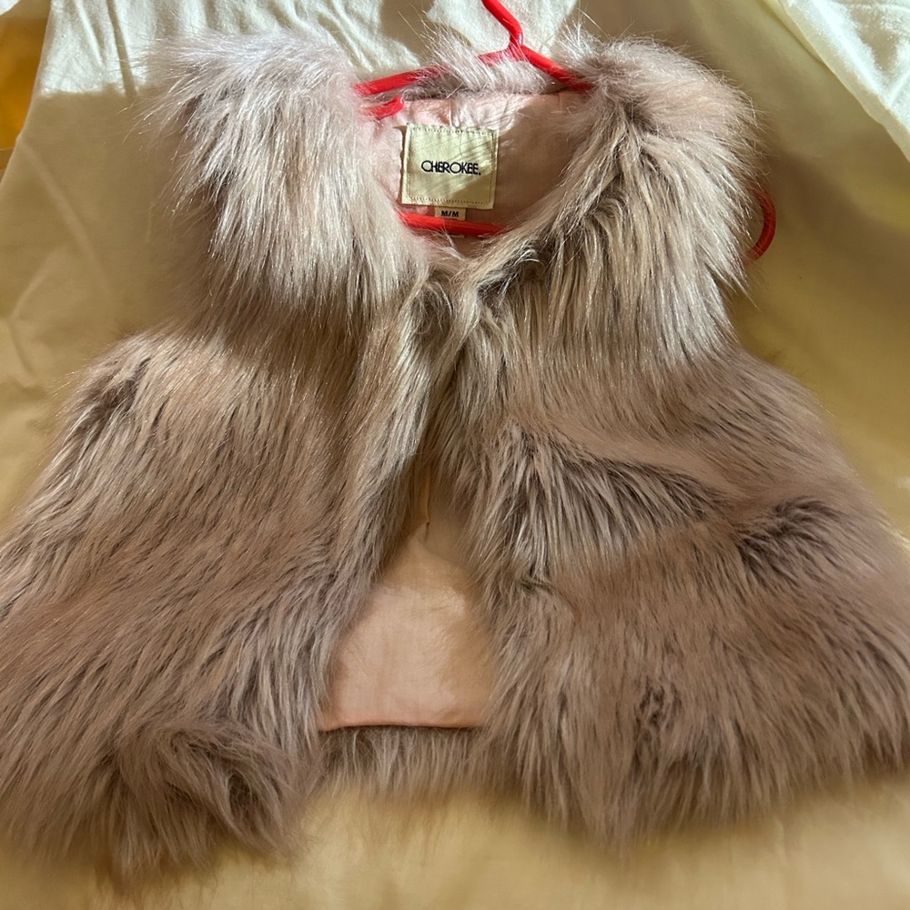 Cherokee  Faux Fur Vest in Soft pink  size M/M young girls